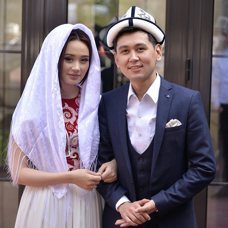 Известные кыргызские исполнители Нурлан Насип и Асел Кадырбекова