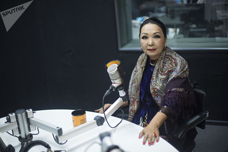 Народная артистка Кыргызстана Саламат Садыкова во время интервью Sputnik Кыргызстан