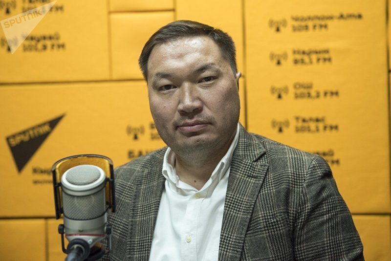 Исполнительный директор аналитического центра БизЭксперт Улук Кыдырбаев во время беседы на радио Sputnik Кыргызстан