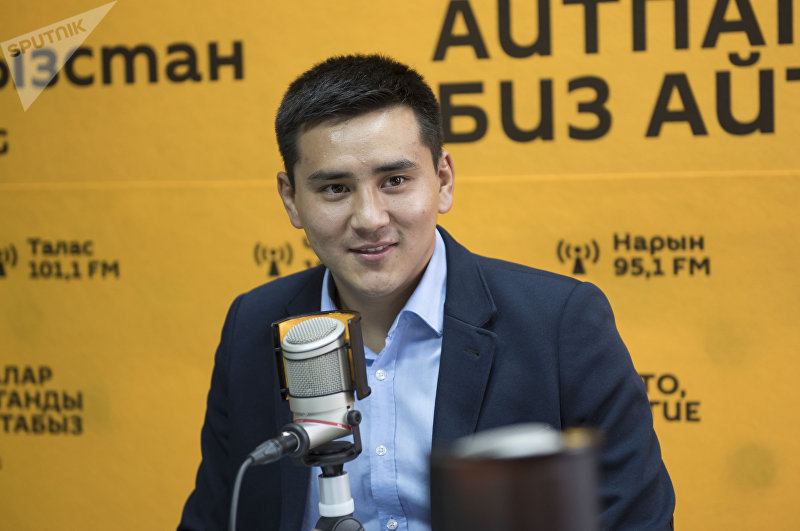 28-летний депутат Бишкекского городского кенеша Жаныбек Абиров во время интервью на радио Sputnik Кыргызстан