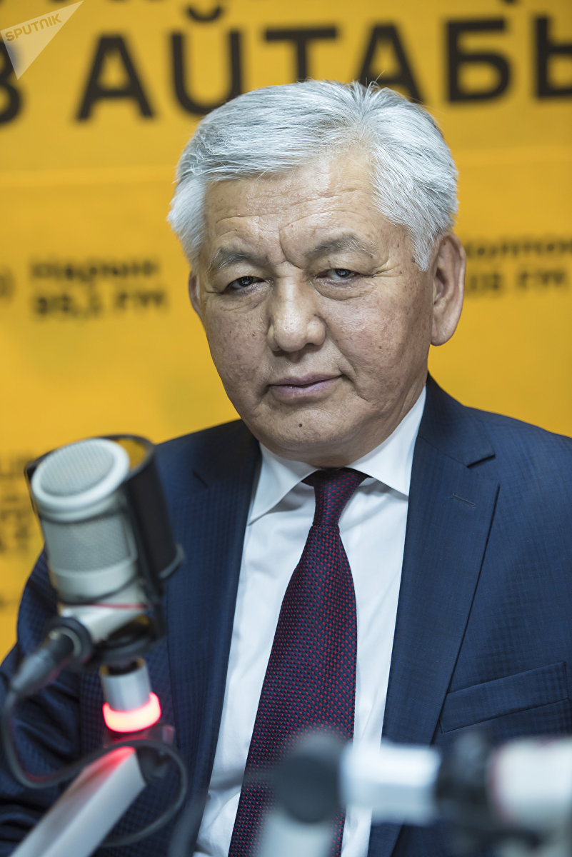 Депутат ЖК, лидер фракции СДПК Иса Омуркулов во время интервью на радиостудии Sputnik Кыргызстан