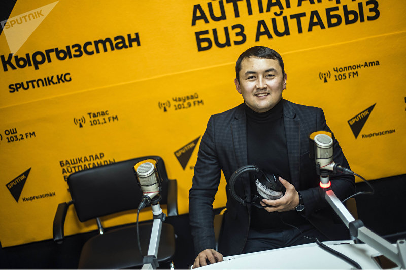 Ведущий радио и журналист информационного агентства Sputnik Кыргызстан Исмаил Мамытов.