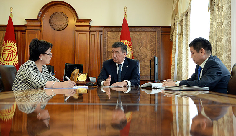 Президент Кыргызской Республики Сооронбай Жээнбеков принял министра образования и науки страны Гульмиру Кудайбердиеву. 11 сентября, 2018 года