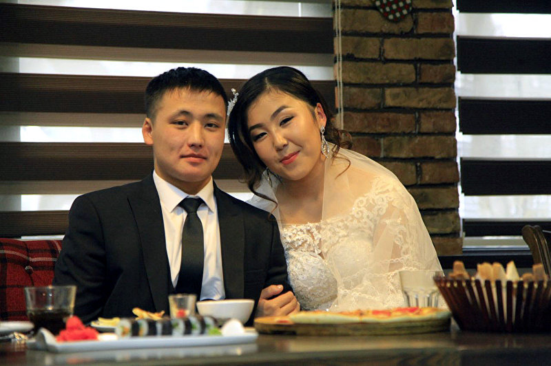 Чемпион Азии по алышу (классический стиль) Алтынай Мамарасул кызы на свадьбе с женихом