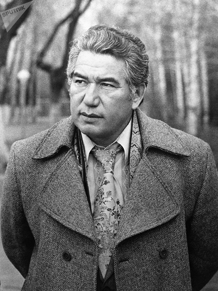 Лауреат Ленинской премии киргизский писатель Чингиз Айтматов